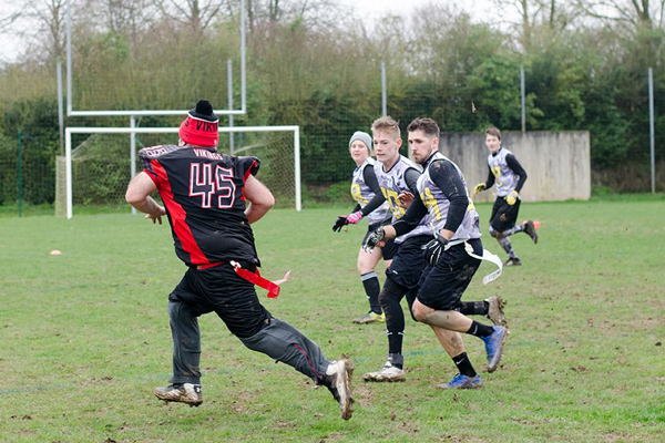 La défense des Wildcats veille, ici face aux Vikings