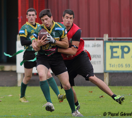 Le capitaine Anthony Riquin (en rouge)