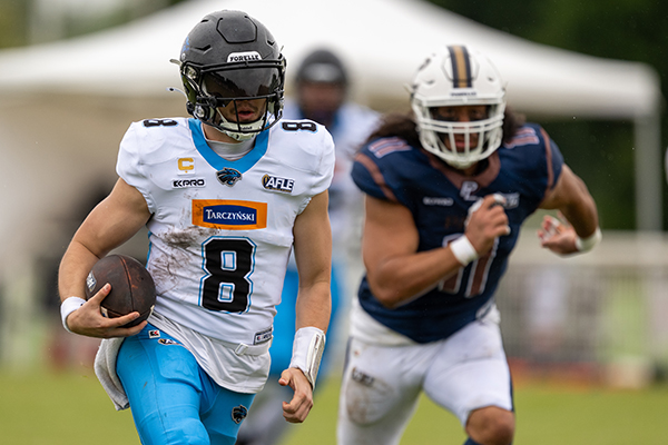 QB Wang en action