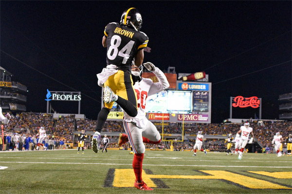 Antonio Brown bat Janoris Jenkins dans le fond de la end zone pour le TD
