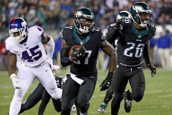 Malcolm Jenkins réussit le pick-6 d'entrée !