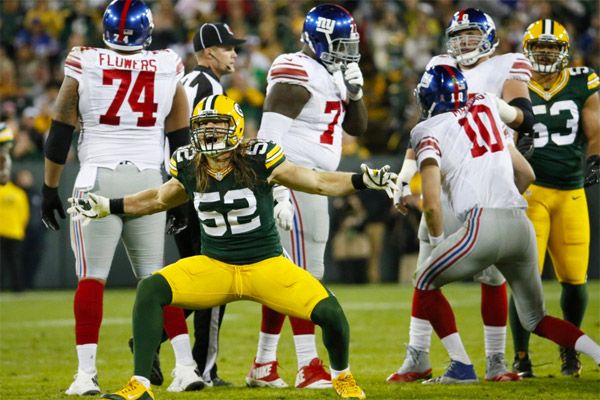 Clay Matthews sacke Eli Manning lors du match du 9/10 à Lambeau