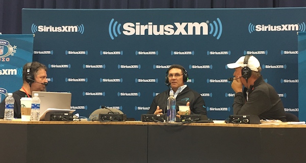 Ron Rivera (Head Coach, <a href='/nfl/carolina-panthers'>Carolina Panthers</a>) invit de Rick Neuheisel (droite) sur SiriusXM