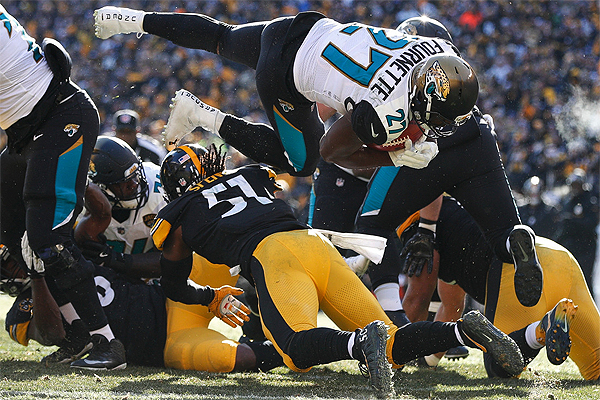 Leonard fournette au dessus de la mêlée